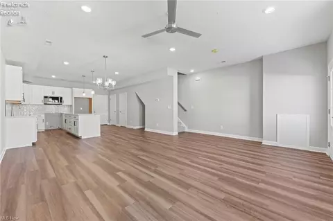 Living - 457 Harbor Ln, Lorain, OH 44052 photo 2 of 6
