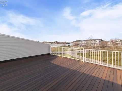 Exterior - 457 Harbor Ln, Lorain, OH 44052 photo 3 of 3