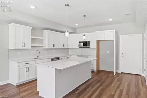 Kitchen - 457 Harbor Ln, Lorain, OH 44052 photo 1 of 1