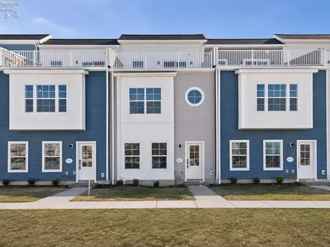 Exterior - 457 Harbor Ln, Lorain, OH 44052 photo 1 of 3