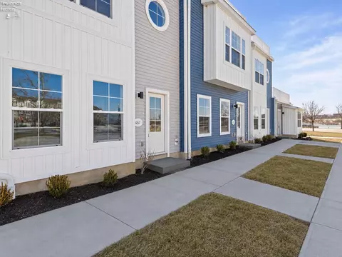 Exterior - 457 Harbor Ln, Lorain, OH 44052 photo 2 of 3