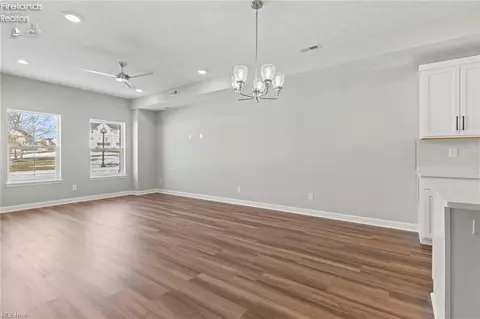 Living - 457 Harbor Ln, Lorain, OH 44052 photo 1 of 6