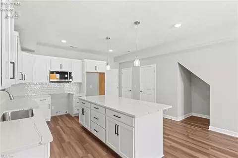 Entry Way - 457 Harbor Ln, Lorain, OH 44052 photo 1 of 2