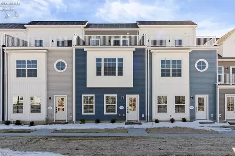 453 Harbor Ln, Lorain, OH 44052