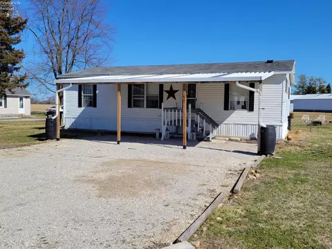 2585 Zilphia St, Burgoon, OH 43407
