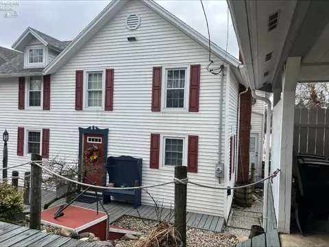 218 E Vanmeter Dr, Tiffin, OH 44883