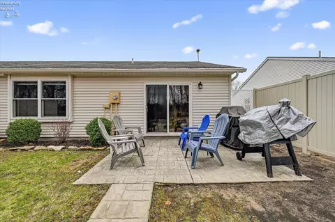 Exterior - 340 Lighthouse Oval, Marblehead, OH 43440 photo 7 of 11