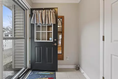 Entry Way - 340 Lighthouse Oval, Marblehead, OH 43440 photo 1 of 3