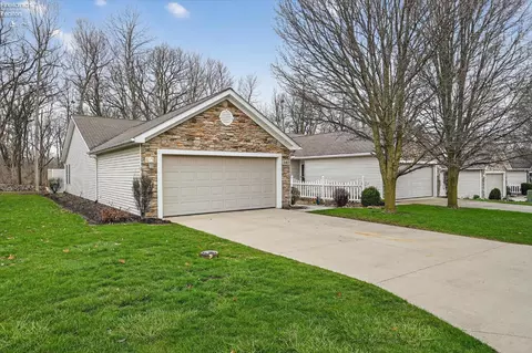 Exterior - 340 Lighthouse Oval, Marblehead, OH 43440 photo 2 of 11