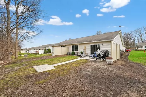Exterior - 340 Lighthouse Oval, Marblehead, OH 43440 photo 10 of 11