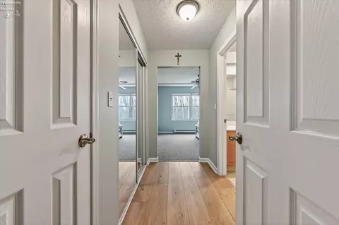 Entry Way - 340 Lighthouse Oval, Marblehead, OH 43440 photo 3 of 3
