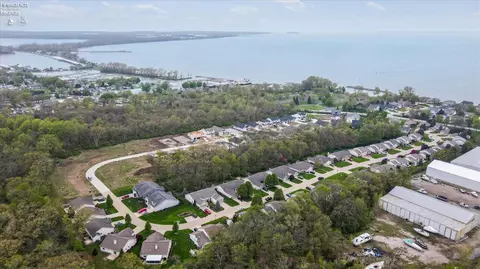 View/Area - 340 Lighthouse Oval, Marblehead, OH 43440 photo 2 of 11