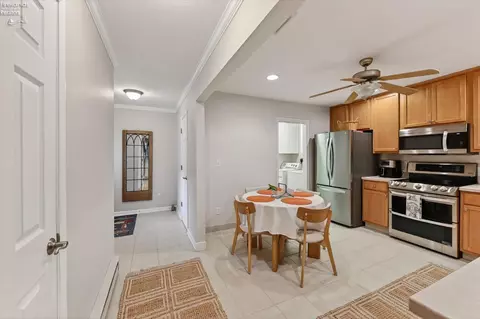 Entry Way - 340 Lighthouse Oval, Marblehead, OH 43440 photo 2 of 3