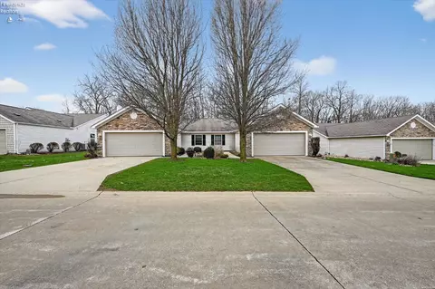 Exterior - 340 Lighthouse Oval, Marblehead, OH 43440 photo 4 of 11