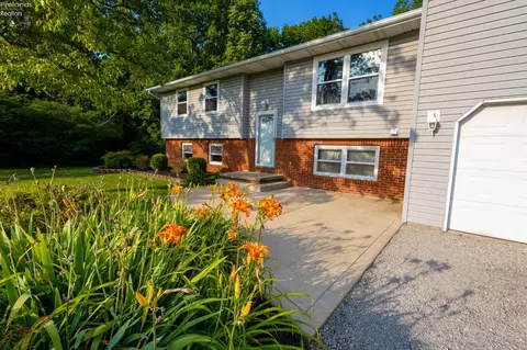 Exterior - 1007 Overlook Dr, Willard, OH 44890 photo 2 of 10
