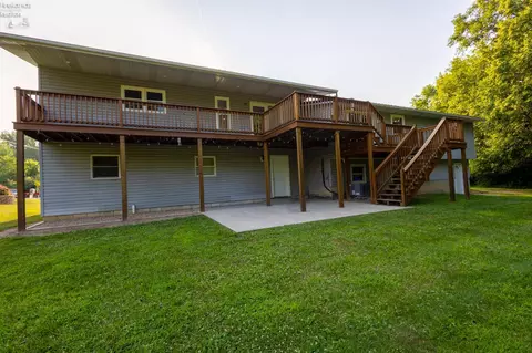 Exterior - 1007 Overlook Dr, Willard, OH 44890 photo 4 of 10