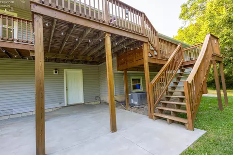 Exterior - 1007 Overlook Dr, Willard, OH 44890 photo 3 of 10