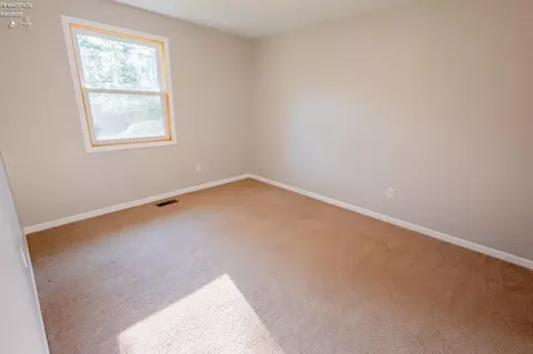 Bedroom - 1007 Overlook Dr, Willard, OH 44890 photo 4 of 6