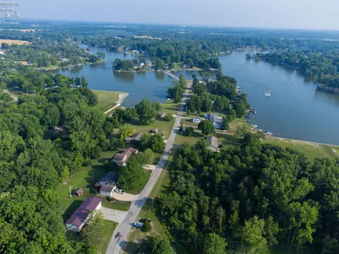 View/Area - 1007 Overlook Dr, Willard, OH 44890 photo 2 of 2