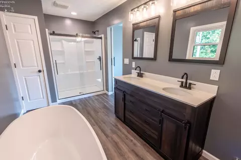 Bath - 1007 Overlook Dr, Willard, OH 44890 photo 1 of 3