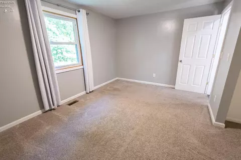 Bedroom - 1007 Overlook Dr, Willard, OH 44890 photo 3 of 6