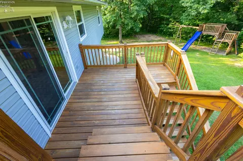 Exterior - 1007 Overlook Dr, Willard, OH 44890 photo 5 of 10
