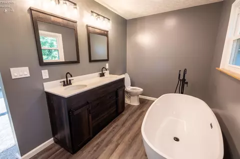 Bath - 1007 Overlook Dr, Willard, OH 44890 photo 2 of 3