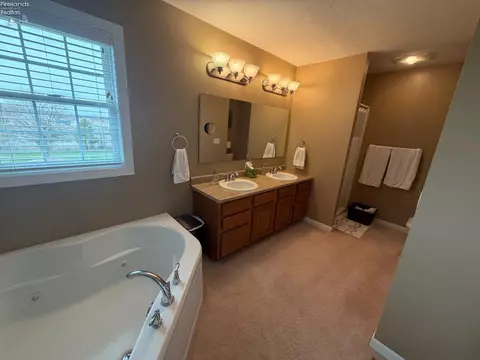 Bath - 613 Summerfield Pl, Huron, OH 44839 photo 2 of 3