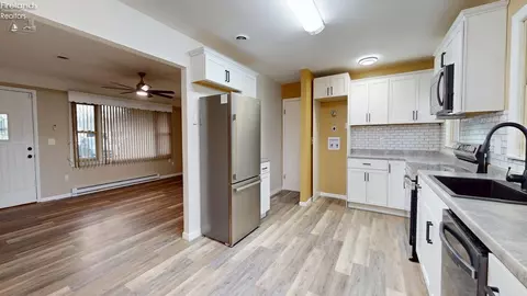 Kitchen - 3392 Austin Dr, Willard, OH 44890 photo 2 of 4