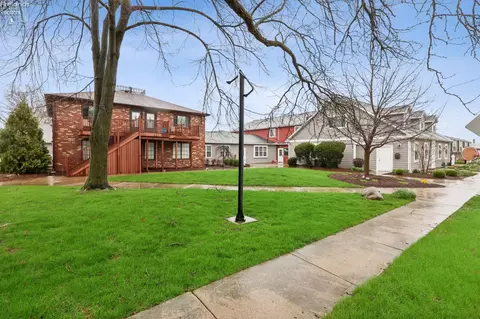 Exterior - 352 Main St #B, Huron, OH 44839 photo 3 of 5