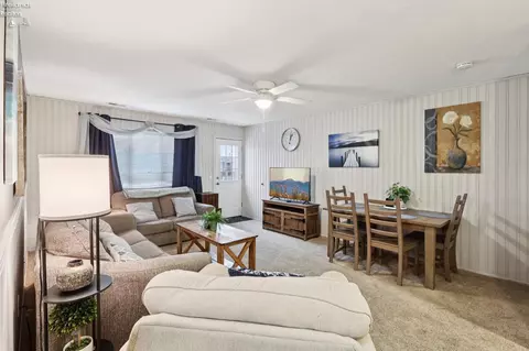 Living - 352 Main St #B, Huron, OH 44839 photo 2 of 3