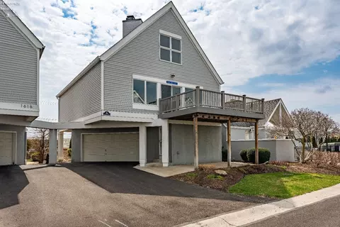 1614 Waters Edge Dr, Port Clinton, OH 43452