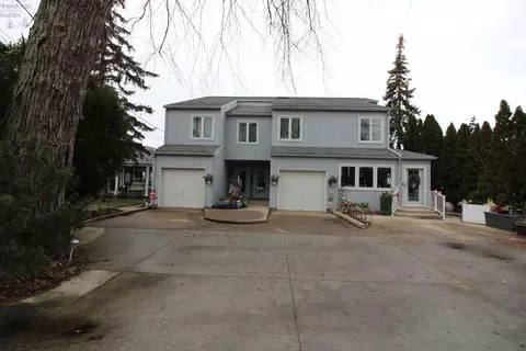 2353 E Sand Rd #B, Port Clinton, OH 43452