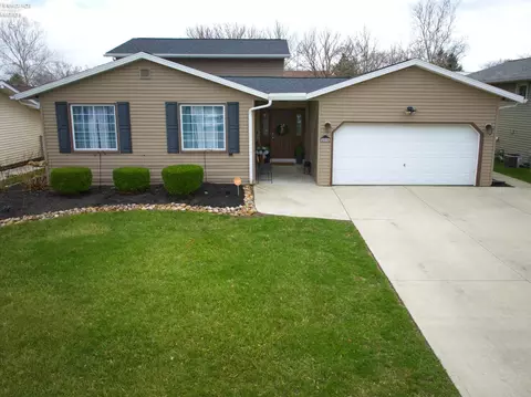 2058 Heritage Dr, Sandusky, OH 44870