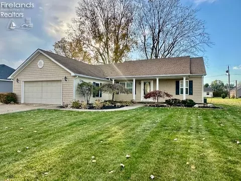 1780 S Anna Dr, Marblehead, OH 43440
