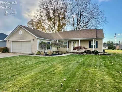 1780 S Anna Dr, Marblehead, OH 43440