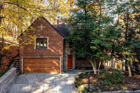 18500 Edgewood Dr, Rocky River, OH 44116