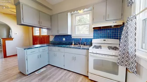 Kitchen - 529 S Main St, Willard, OH 44890 photo 2 of 2