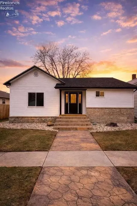 304 Main St, Genoa, OH 43430