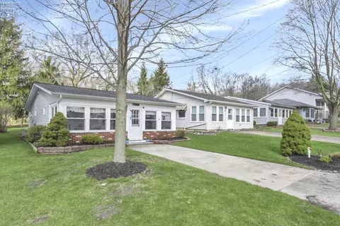 2548 Bay Vista Dr, Lakeside, OH 43440
