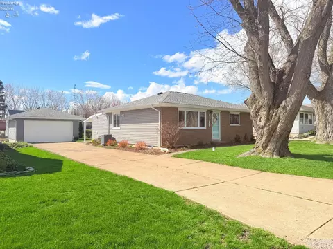 2078 Willowcove Dr, Marblehead, OH 43440
