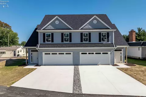 29 N Beach St, Port Clinton, OH 43452