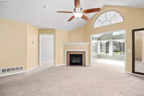 Living - 3817 Windsor Bridge Cir, Huron, OH 44839 photo 4 of 6