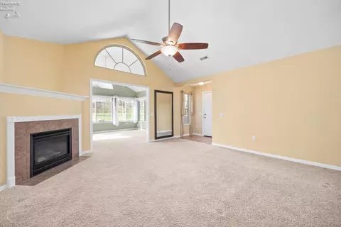 Living - 3817 Windsor Bridge Cir, Huron, OH 44839 photo 3 of 6