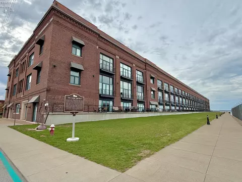 401 W Shoreline Dr #112, Sandusky, OH 44870