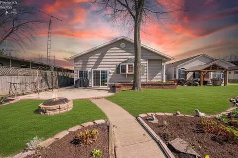 4794 E Johnson Ave, Port Clinton, OH 43452