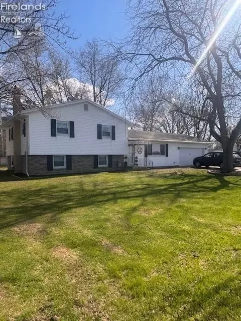 557 E Maple St, Clyde, OH 43410