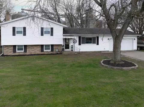 Exterior - 557 E Maple St, Clyde, OH 43410 photo 3 of 3