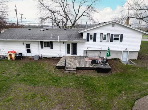 Exterior - 557 E Maple St, Clyde, OH 43410 photo 2 of 3