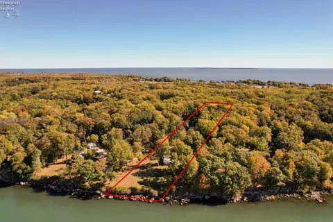 1741 Put In Bay Rd, Put In Bay, OH 43456